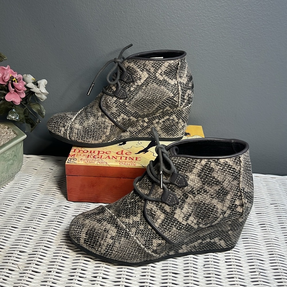 Toms Wedge Ankle Boots - Picture 6 of 11